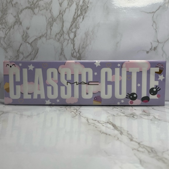 ✨HOST PICK X2✨ MAC Girls Eye Shadow Palette - Picture 2 of 10